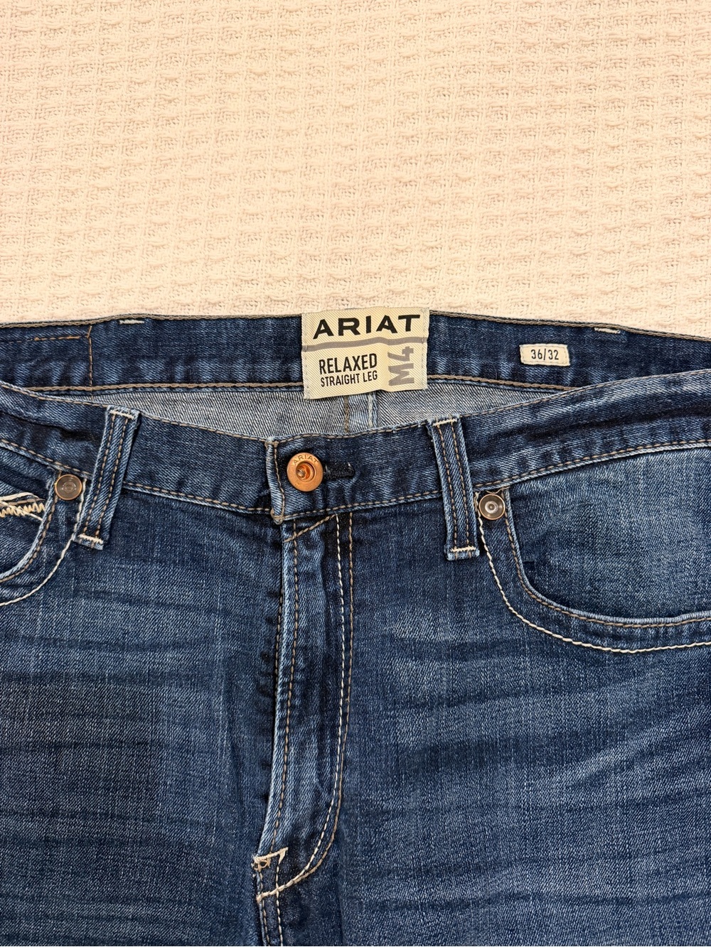 Ariat Men's Dark Blue Relaxed Fit Jeans with Contrast Stitching - M4 36/32 - Picture 4 of 4